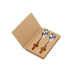 Juego de 2 cubiertos Brest de acero inoxidable y madera de acacia, personalizados con logo para regalo corporativo de Dot Factory en Querétaro.