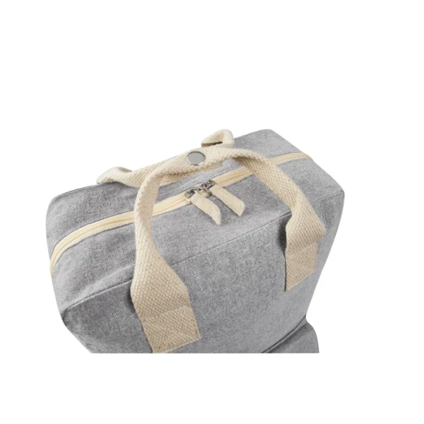 Mochila Kiran de algodón reciclado con compartimento principal, bolsillo frontal con velcro y asas ajustables para hombro