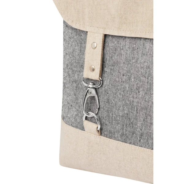 Mochila Natty de algodón reciclado con compartimento principal, broches metálicos y asas ajustables para hombro