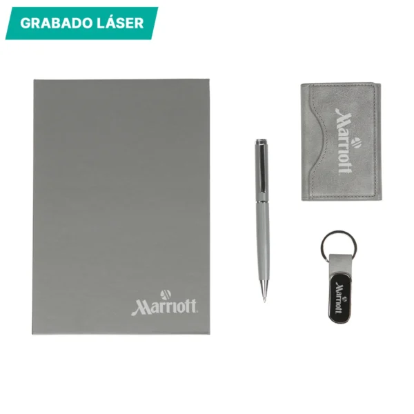 Set de bolígrafo, tarjetero y llavero en caja de regalo, con acabados en curpiel y acero.