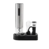 Set para Vinos DRUVA con sacacorchos eléctrico, cortador, vertedor, tapón y base organizadora sobre superficie oscura