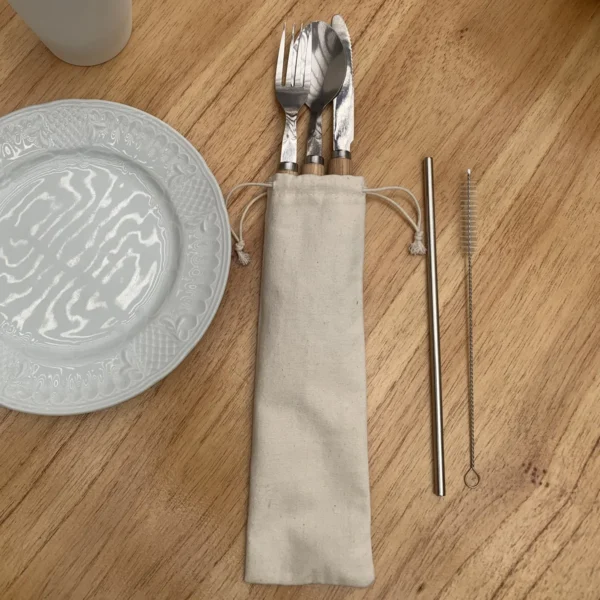 Set de cubiertos MEALTIME con estuche de lona crudo y caja Kraft, cinco piezas de acero inoxidable con mango de madera