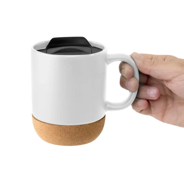 Taza sublimable MIKA de cerámica gres con tapa negra, base de corcho y acabado mate, capacidad 380 ml