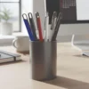 Bolígrafo GUJA retráctil de cuerpo metálico en aluminio con acabado mate y puntera gris gun metal