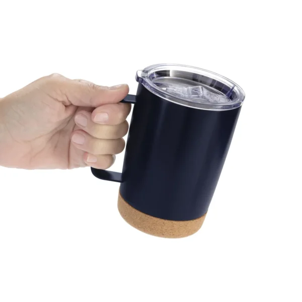 Mug térmico KORK de acero inoxidable con base de corcho y tapa de poliestireno, presentado en caja kraft