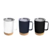 Mug térmico KORK de acero inoxidable con base de corcho y tapa de poliestireno, presentado en caja kraft