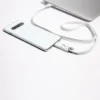 Cable Cargador LIXUS de silicón en blanco y negro con conectores para Android y iOS y clip porta gafete
