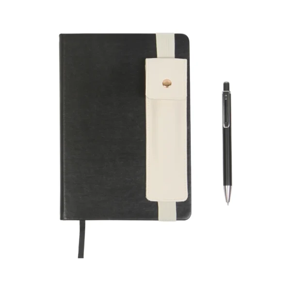 Set Bansko abierto mostrando libreta de curpiel, estuche portabolígrafos con elástico y bolígrafo de tinta negra incluido