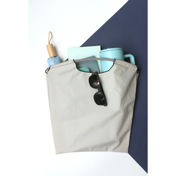 Bolsa Attapeu de nylon 34x39x4 cm con área de impresión de 15x15 cm para logotipo corporativo — vista 02