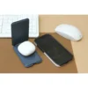Cargador 3 en 1 Borjomi plegable en curpiel con superficie magnética para celular, base para audífonos y área de c — vista 03