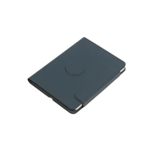 Libreta cargador Senaki de curpiel con porta documentos y batería integrada de 5000 mAh, cerrada sobre escritorio — vista 01