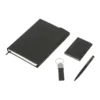Set de Agenda Premium Memot abierto mostrando agenda diaria 2027, bolígrafo, llavero, tarjetero y caja de presenta — vista 05