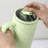 Termo Flox de acero inoxidable con capacidad de 1.17 litros, tapa de rosca con popote plegable y asa ergonómica — vista 09